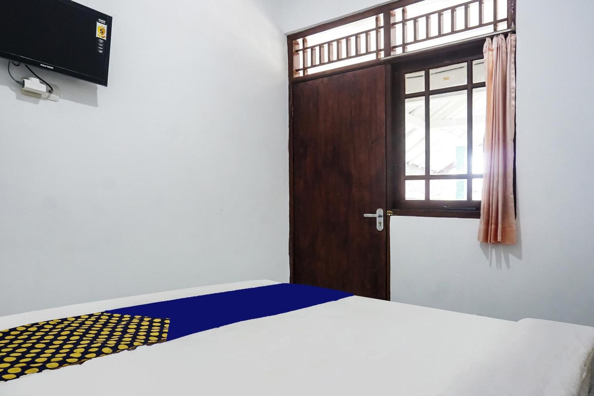 Oyo 90928 Wisma Asri Putra Syariah Богор Екстериор снимка