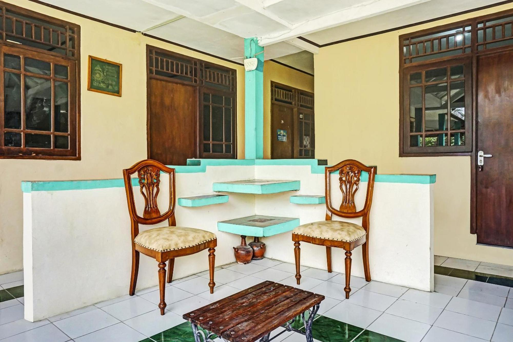 Oyo 90928 Wisma Asri Putra Syariah Богор Екстериор снимка